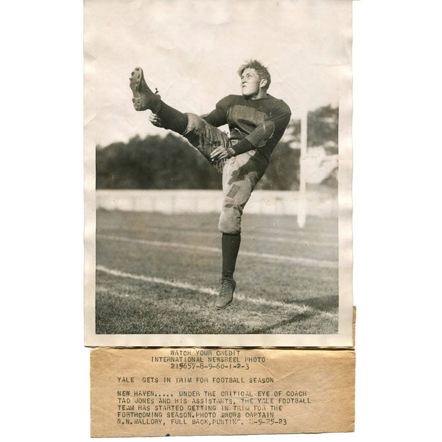 9-25-1923 Captain W.N. Mallory of Yale FB Team Type 1 Orginal photo a_181
