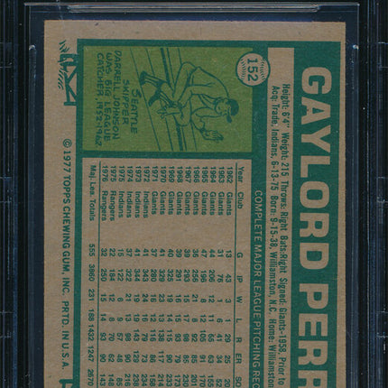 1977 Topps Baseball #152 Gaylord Perry Autographed Beckett Authentic p03189