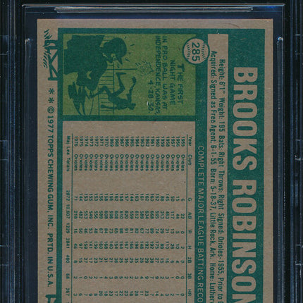 1977 Topps Baseball #285 Brooks Robinson Autographed Beckett Authentic p03190